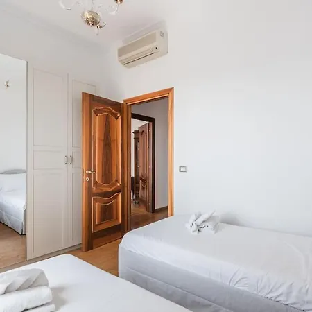 Charme E Lusso A San Pietro Apartment *